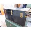 Image 3 : vintage trunk