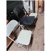 Image 2 : 3 folding chairs