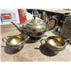 Image 2 : silver plate EP copper teapot, 2 trays, 2 sugar bowls and 2 creamer cups