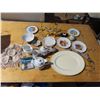 Image 1 : lot of kitchenware and décor items