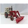 Image 2 : International 1466 tractor with loader