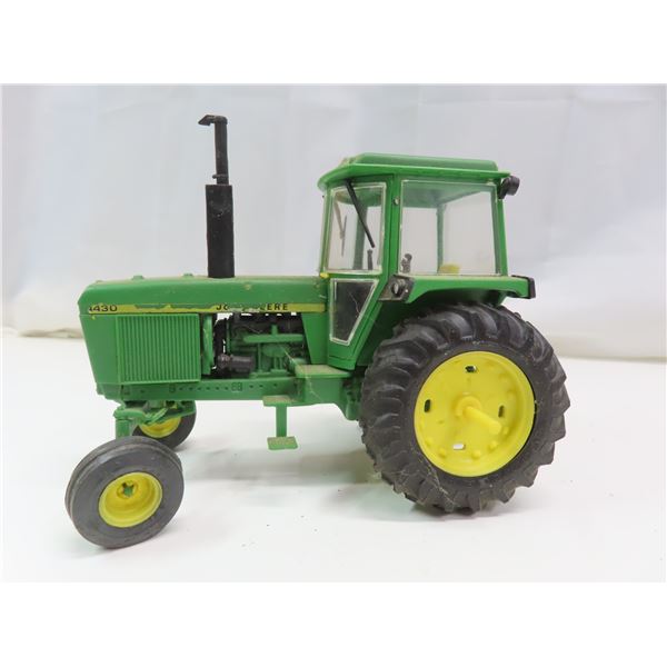 4430 JD tractor broken front wheel