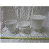 Image 1 : 3 milk glass vase for flowers