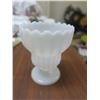 Image 2 : 3 milk glass vase for flowers