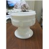 Image 3 : 3 milk glass vase for flowers