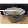 Image 1 : large round tin wash bin