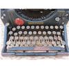 Image 2 : vintage Underwood typewriter