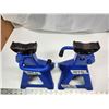 Image 5 : Pair of blue, 2 ton jack stands