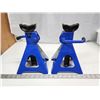 Image 6 : Pair of blue, 2 ton jack stands