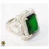 Image 1 : NEW LARGE GREEN MIDDLE STONE RING SIZE 7