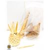 Image 1 : NEW WOODEN PORCUPINE WITH 10 COCKTAIL PICKS