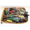 Image 1 : BOX OF ASSORTED SCREW DRIVERS