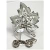 Image 1 : 22)  BRUSHED SILVER TONE MAPLE LEAF BROOCH WITH