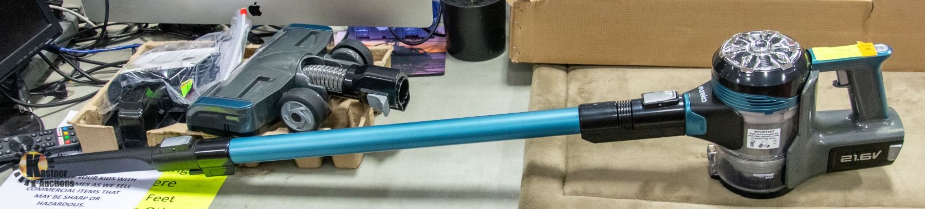 Hyperclean Machine EUREKA HYPERCLEAN LIGHT WEIGHT CORDLESS VACUUM - Kastner Auctions