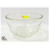 Image 1 : 1950'S PRESSED GLASS BOWL 13 INCHES WIDE AND