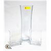 Image 1 : 3 CLEAR GLASS FLOWER VASES TOGETHER