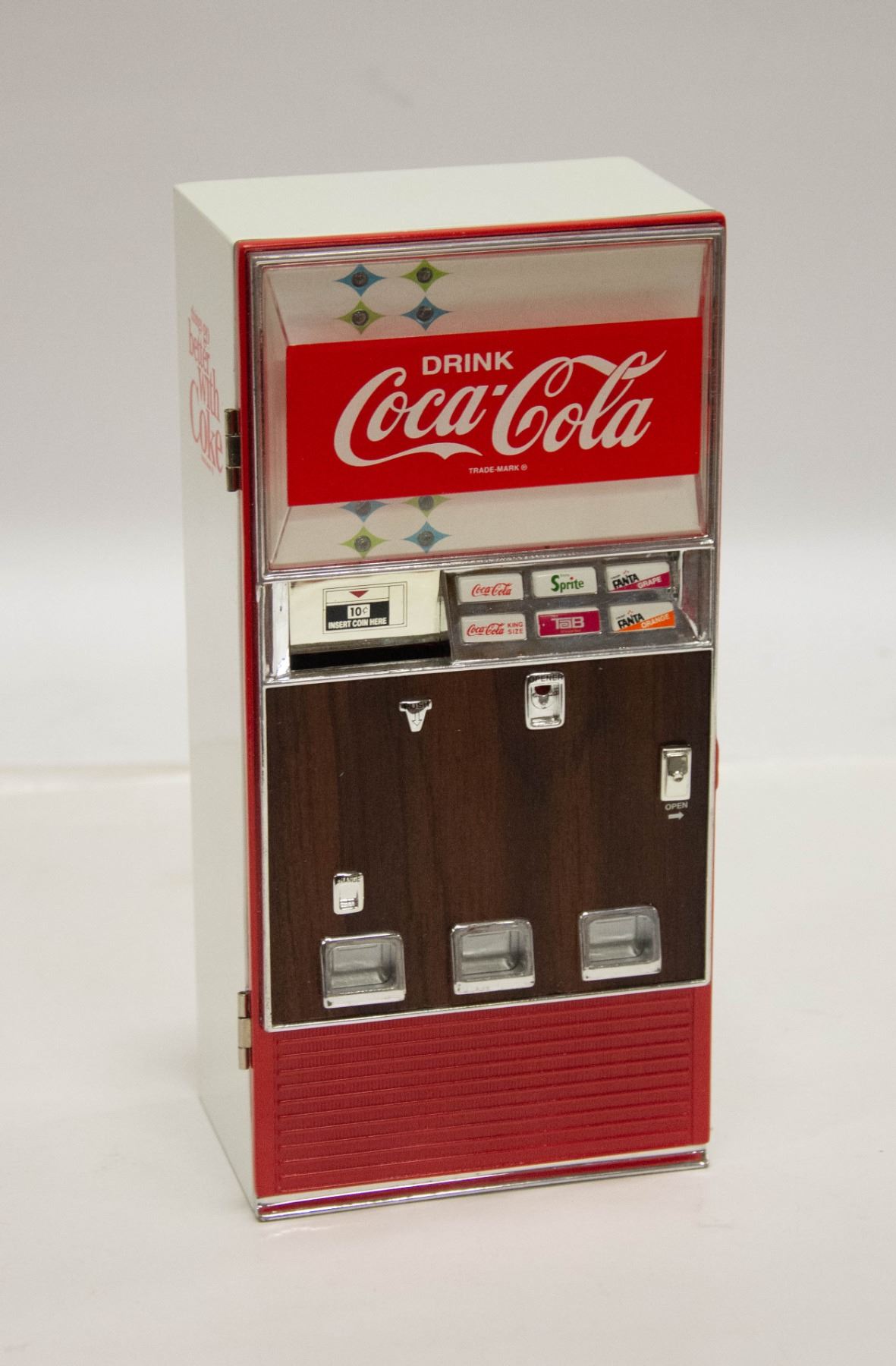 COCA COLA MINIATURE COLLECTIBLE VENDING MACHINE