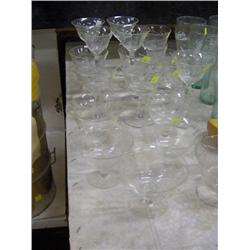 19PC GLASS WARE