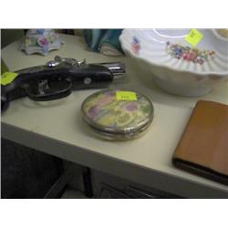 NEEDLE POINT POWDER COMPACT