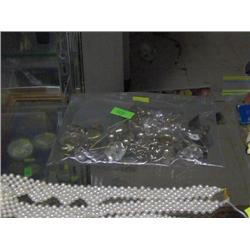 BAG OF COLLECTABLE JEWELRY