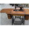Image 2 : SINGER TREADLE SEWING MACHINE