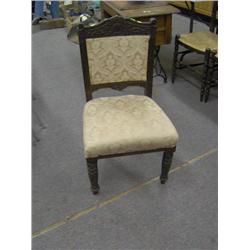 UPHOLSTERED DINNING ROOM CHAIR (4 TOTAL)
