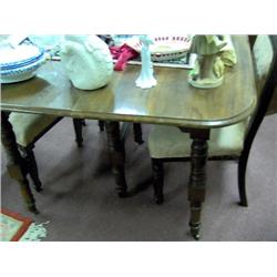 DINNING ROOM TABLE & (2) LEAFS