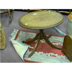 SMALL OVAL TABLE