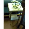 Image 1 : SMALL TALL TABLE