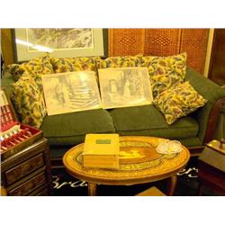 GREEN COUCH AND 6 CUSHIONS LIKE NEW