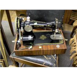 SINGER SEWING MACHINE HAS BOBBIN & BOBBIN CASE