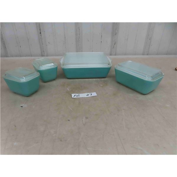 8 Piece Turquoise Pyrex Fridge Set