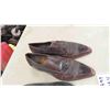 Image 3 : 2 Pairs of Vintage Men's Pointed Toe Leather Shoes