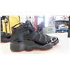 Image 2 : New in Box Vintage Air Jordan 6 Ring Black/ Red