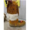 Image 8 : Vintage Leather + Fur Beaded Mukluks with Fringe - Exc. Condition - Soles 9" Long, 
