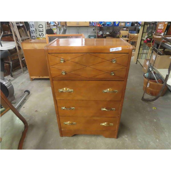 Vintage 4 Drawer Dresser 16  x 28  x 43 