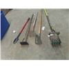 Image 4 : 5 Yard Tools ; Hoe, Garden Weeder, Spade, Rake