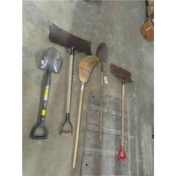 5 Yard Tools; 2 Spades, 2 Push Shovels, Broom - broken