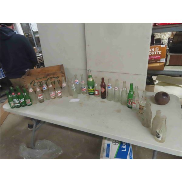 23 Old Pop Bottles & Coke Crate ; Frostie, 7Up, Pepsi, Arctic, Mission, Kik, Wink, 