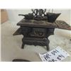 Image 2 : Toy / Display Cast Heater + Wood Stove & Utensils
