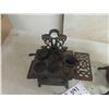 Image 3 : Toy / Display Cast Heater + Wood Stove & Utensils