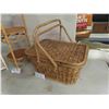 Image 2 : Picnic Basket - Wicker & Shelves