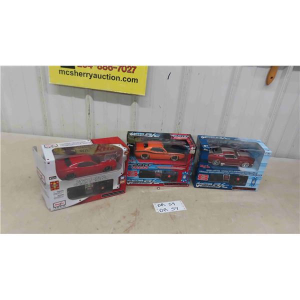 3 Remote Control Cars in Packages Scale 1:24 : 1967 Ford Mustang , 1970 