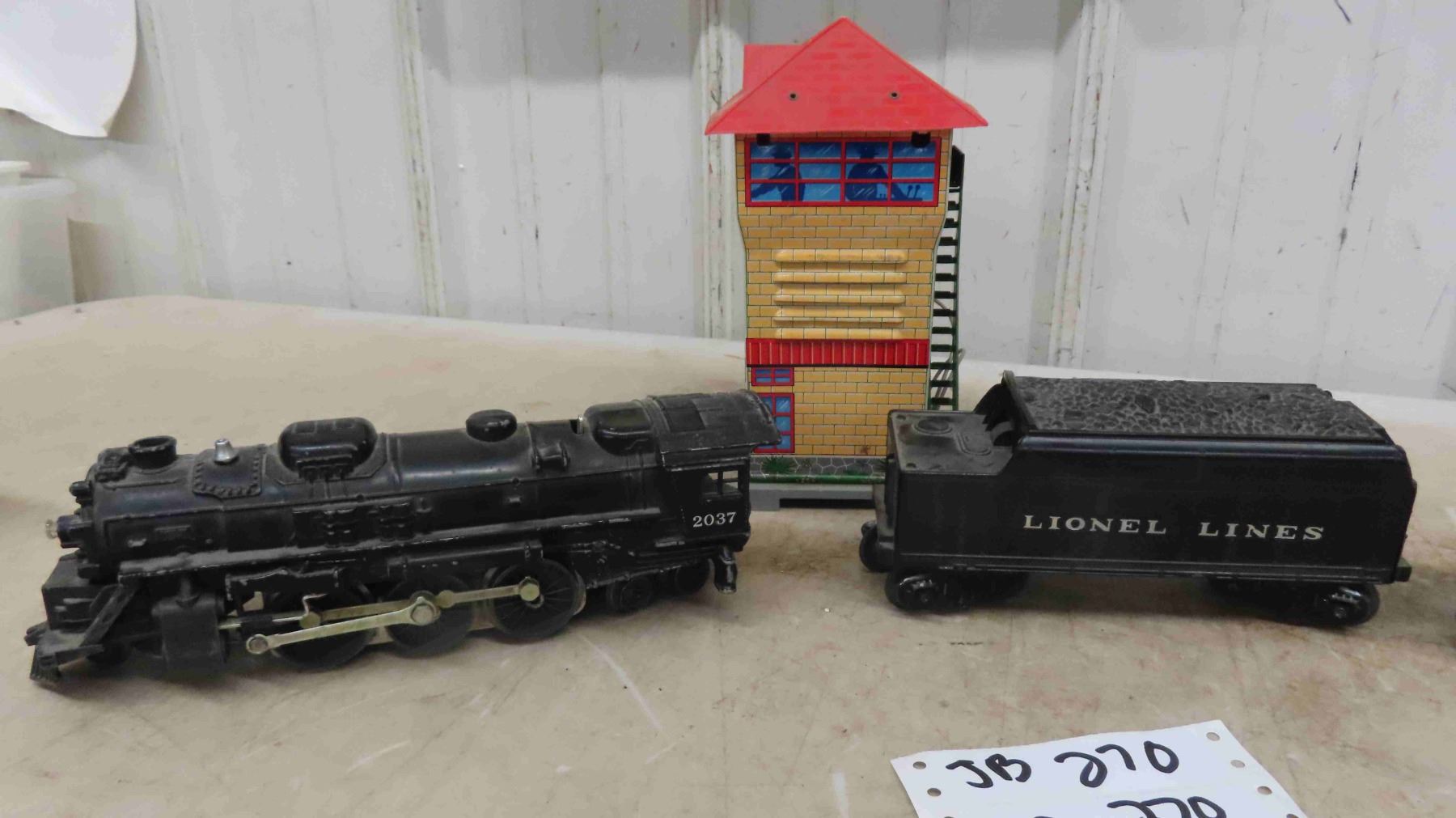 Lionel Vintage Train Set with Cast Engine 027 + Cars