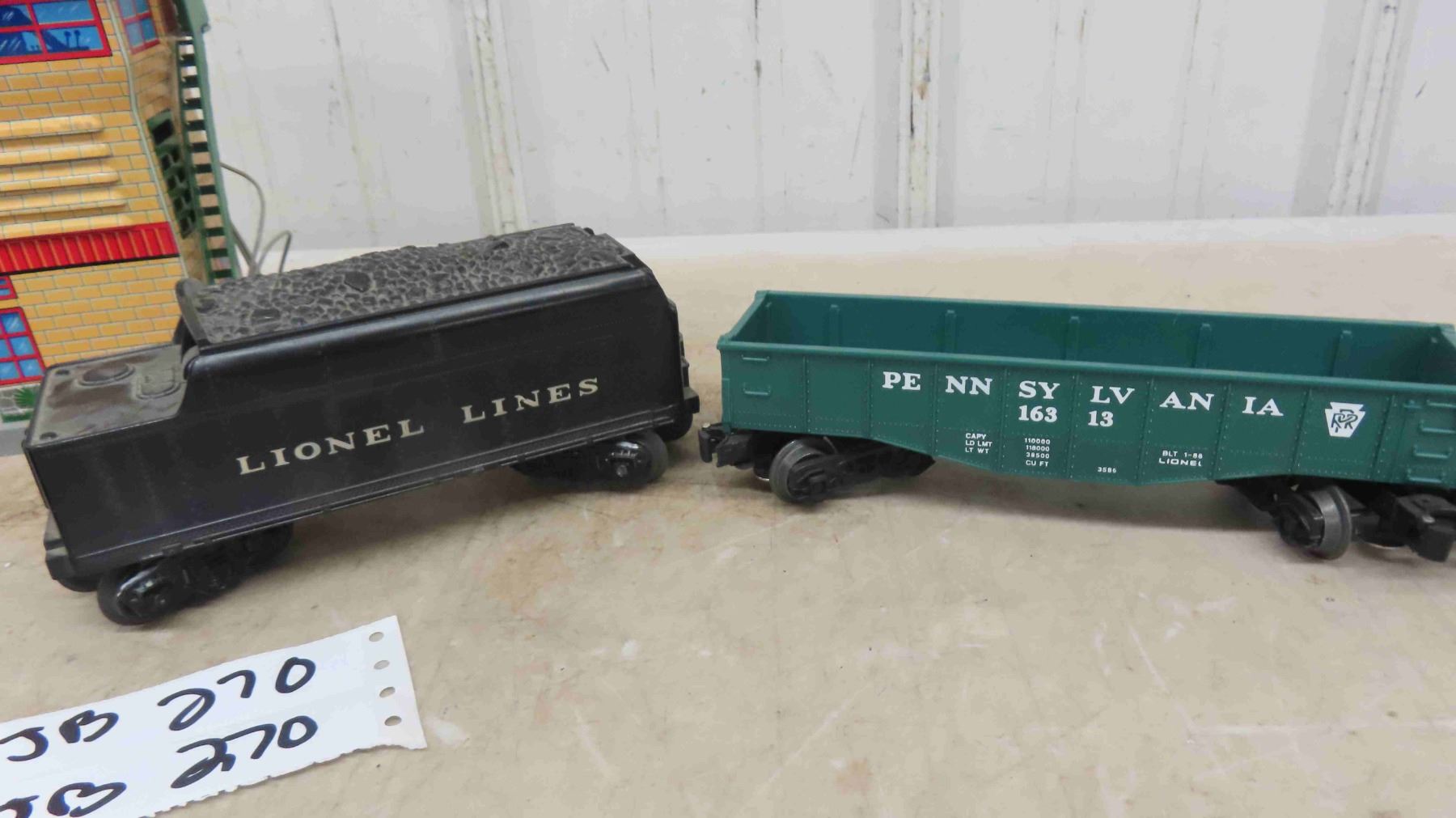 Lionel Vintage Train Set with Cast Engine 027 + Cars