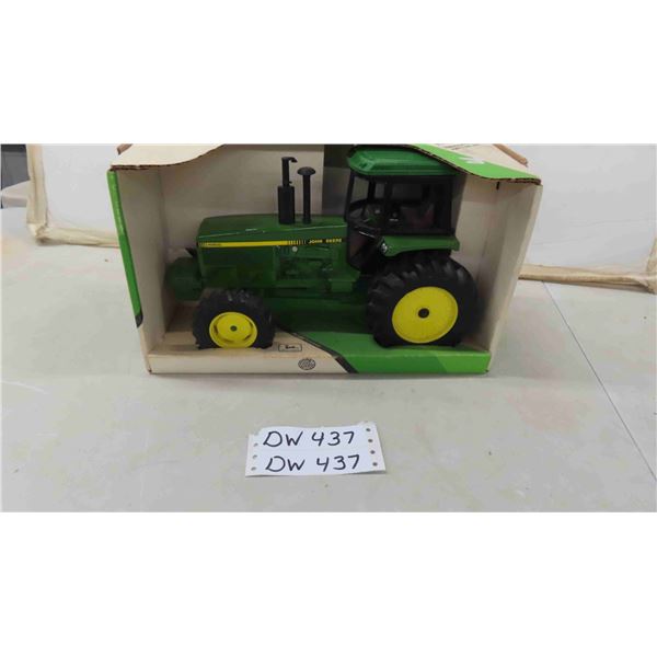 John Deere 4955 MFWD Die Cast Tractor 1:16 New in Original Box by Ertl