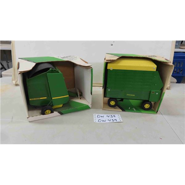 Ertl Die Cast John Deere Forage Wagon + Round Baler 1:16 Scale Ne win Original Box