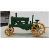 Image 3 : Vintage John Deere Tractor with Steel Wheels