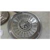 Image 4 : 10 Hubcaps ; Ford, Mercury, Meteor, Thunderbird