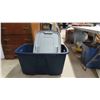 Image 1 : Rubbermaid Tote with Lid 16" x 17" x 28"